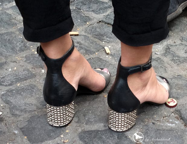 Loving haf in low-heeled sandals